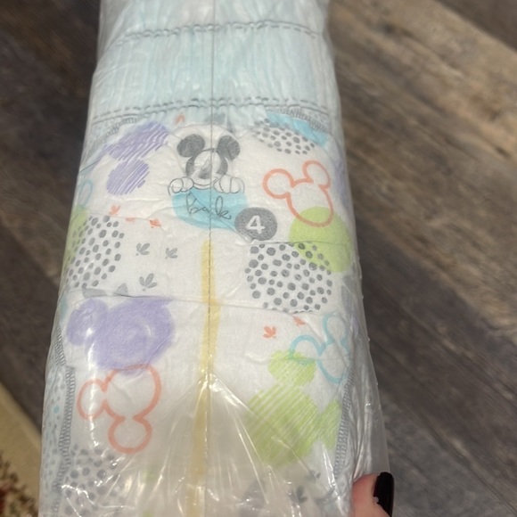 Huggies diapers 60 count- size 4 - Picture 5 of 5